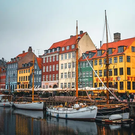 Appartement Stunning 2 Bedroom On Nyhavn With Private Balcony *