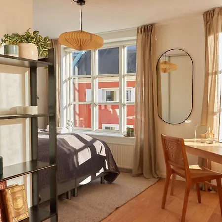 Apartment Stunning 2 Bedroom On Nyhavn With Private Balcony *