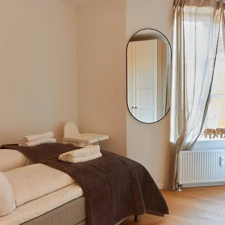 Stunning 2 Bedroom On Nyhavn With Private Balcony *