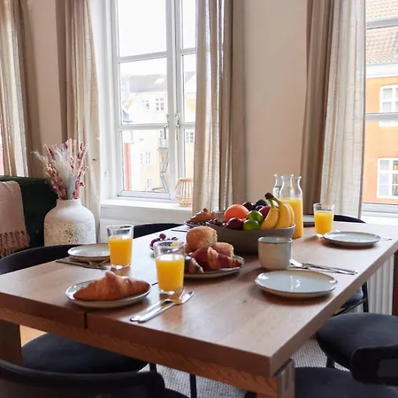 Stunning 2 Bedroom On Nyhavn With Private Balcony Kopenhagen