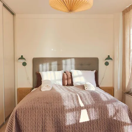 Apartment Stunning 2 Bedroom On Nyhavn With Private Balcony *