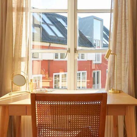 Stunning 2 Bedroom On Nyhavn With Private Balcony 코펜하겐