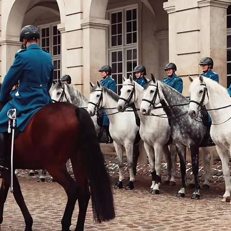 Stunning 2 Bedroom On Nyhavn With Private Balcony 코펜하겐