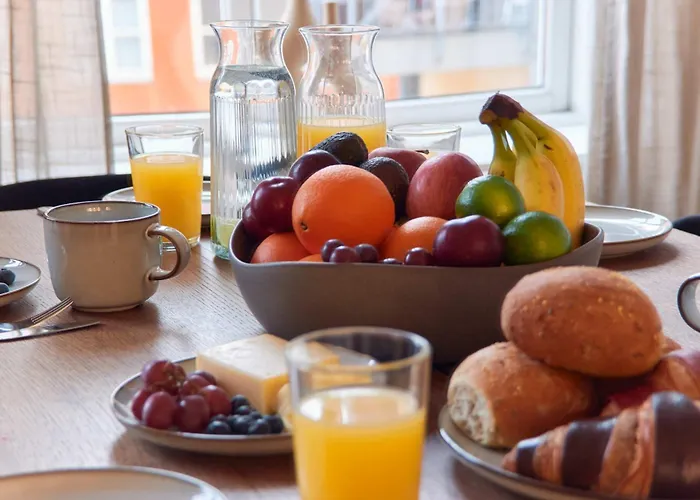 Stunning 2 Bedroom On Nyhavn With Private Balcony *