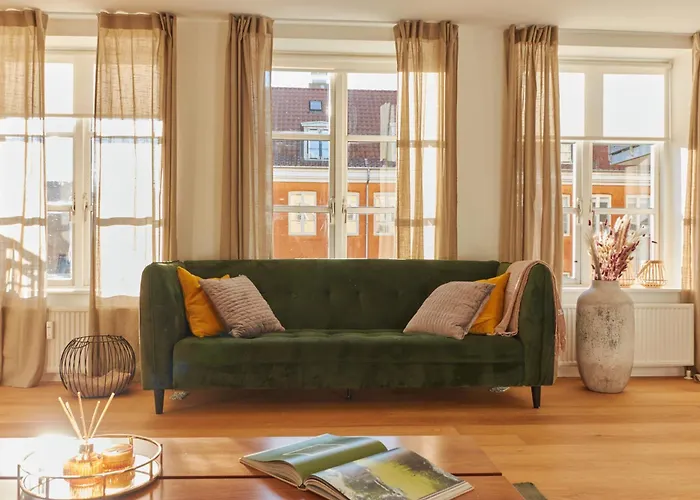 Stunning 2 Bedroom On Nyhavn With Private Balcony * København