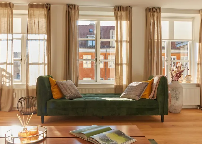 Stunning 2 Bedroom On Nyhavn With Private Balcony København