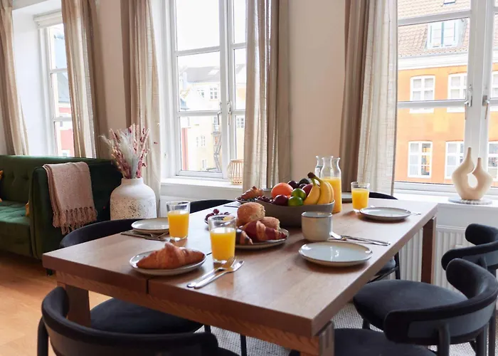 Stunning 2 Bedroom On Nyhavn With Private Balcony København