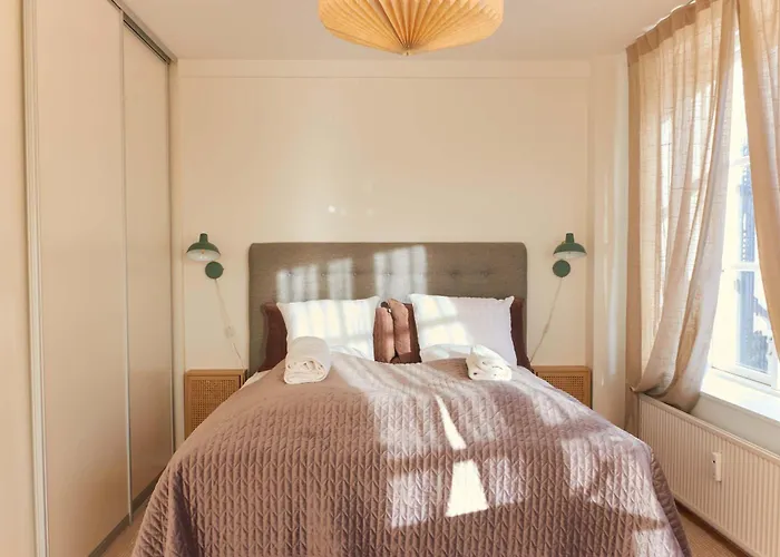 Lejlighed Stunning 2 Bedroom On Nyhavn With Private Balcony *