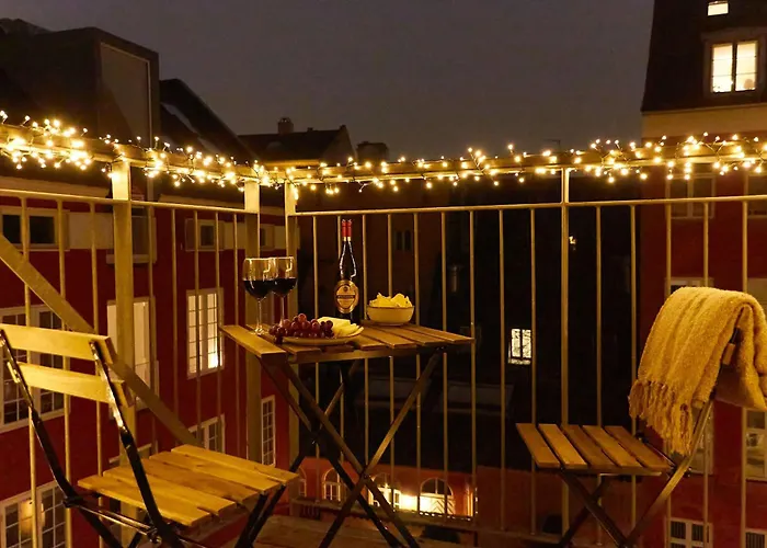 Stunning 2 Bedroom On Nyhavn With Private Balcony Lejlighed